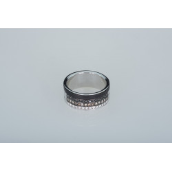 Ring 18K white gold, carbon, diamonds in gradations of colors, white, cognac, black